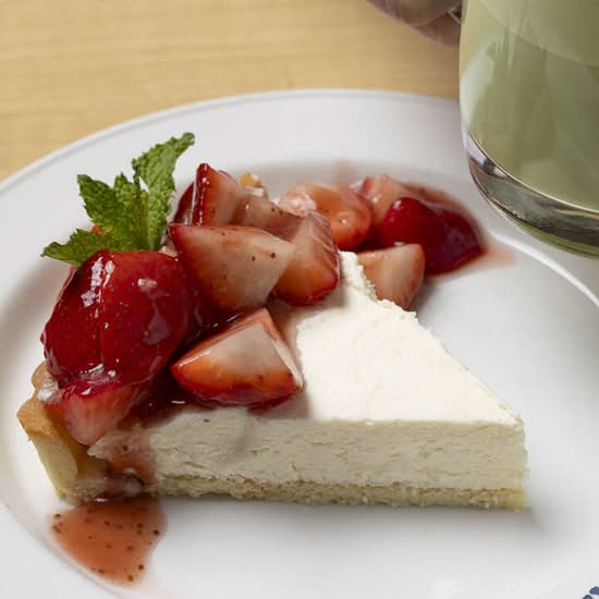 Tarte au fromage, compotée de fraises fraiches / Cheese tart with fresh strawberry compote