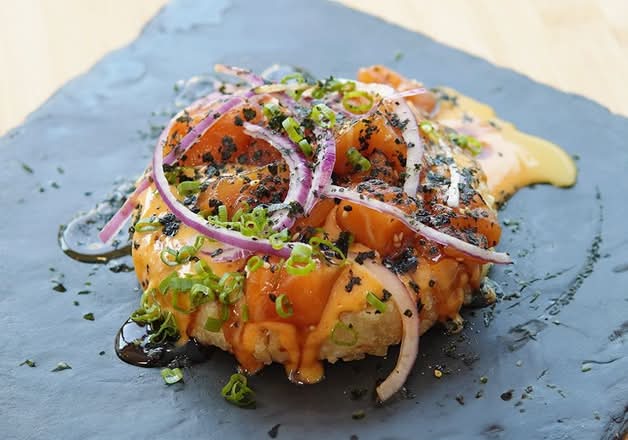 Shoyu salmon pizza