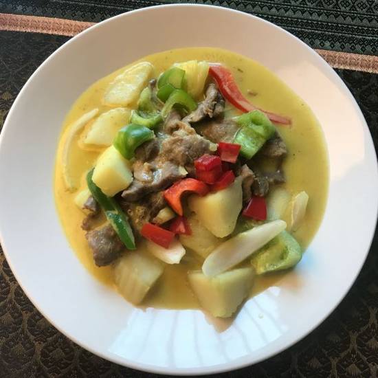 29. Yellow Curry with Free rice