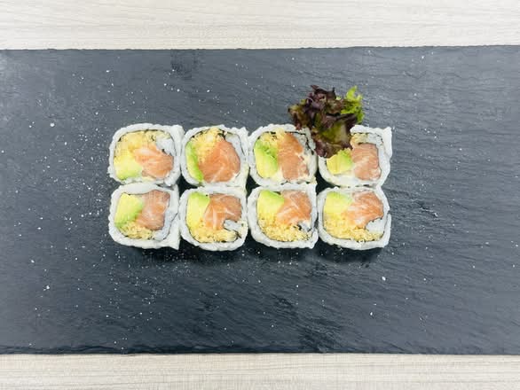 Spicy Salmon Roll (8 Pcs)