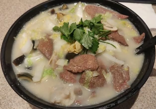 Fish Fillet, Pork Liver and Century Egg with Rice in Fish Soup (香茜皮蛋魚片豬潤湯泡飯 (魚湯底))