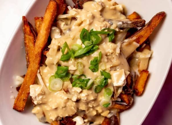 Cheezy TeeM Poutine ◊