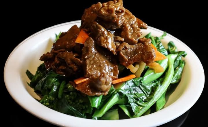 CS28 Beef Stir-Fried Gai Lan