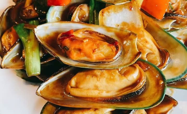 CS33.Stir Fried Mussels