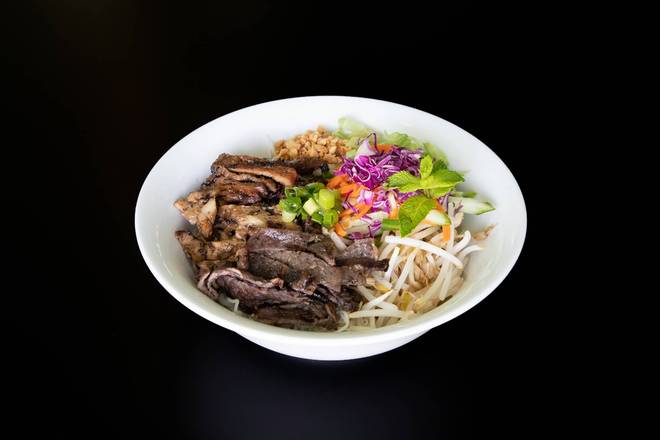 B04-Grilled Chicken and Beef Noodle Bowl (Bun Thit Bo Va Ga Nuong)