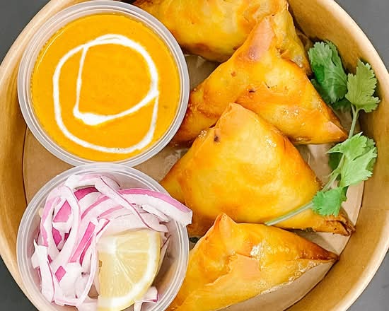 BUTTER CHICKEN SAMOSAS