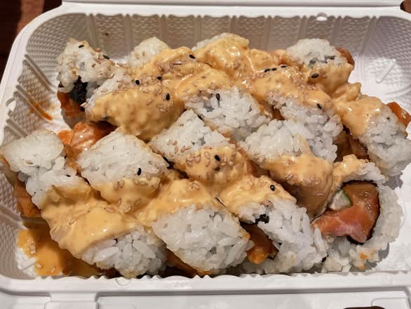 Spicy Salmon Roll (8pcs)