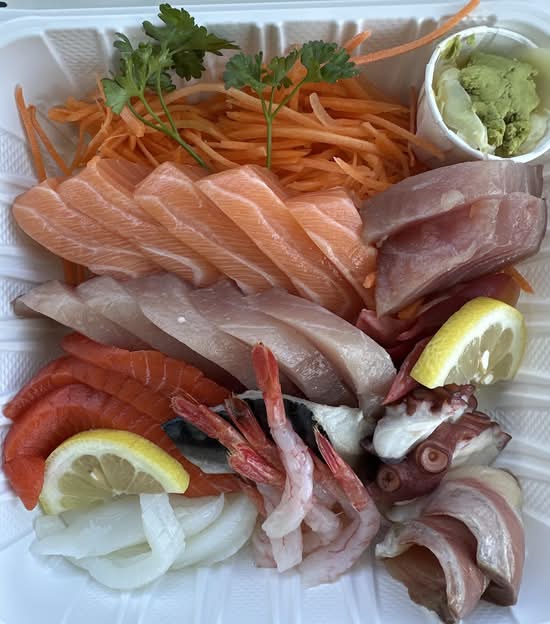 Deluxe Assorted Sashimi (27pcs)