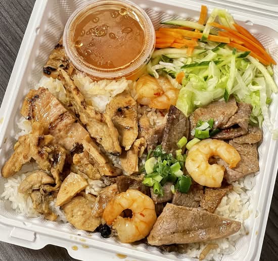 89. A Combination of Grilled Prawns, Satay Beef and Chicken on Steamed Rice