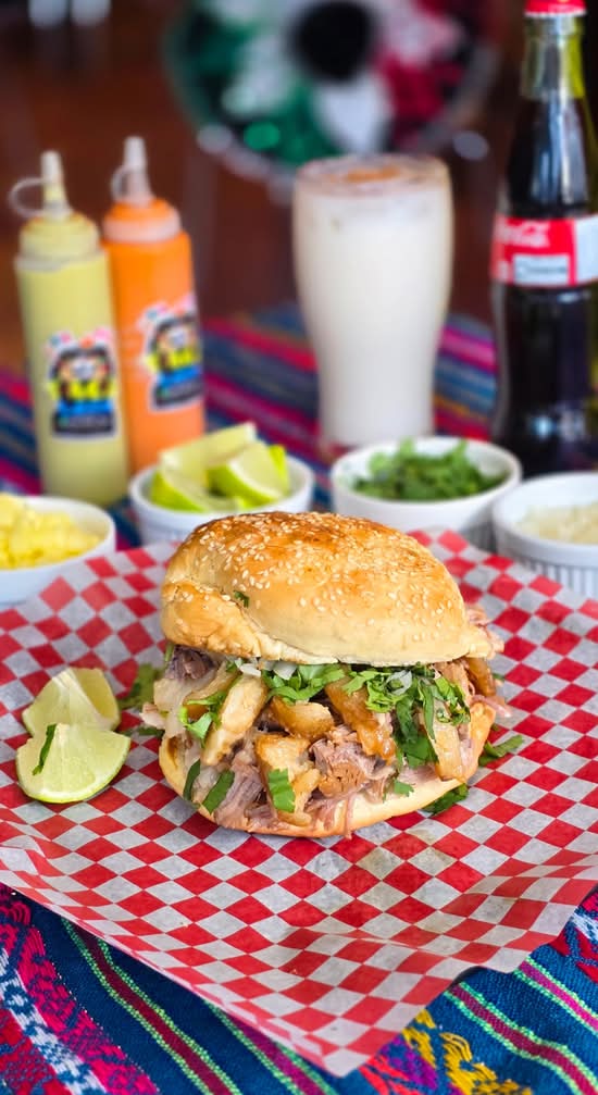 Cemita de Carnitas