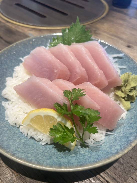 J25.Raw Fish on sushi Rice Tuna Don 7pcs