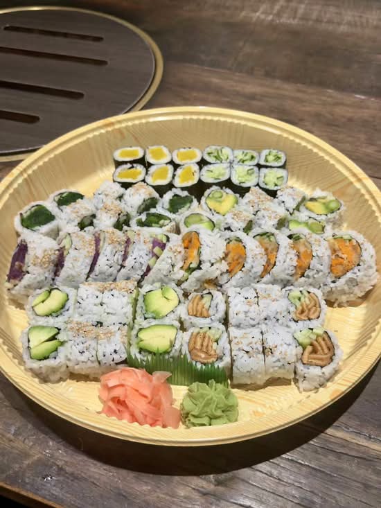 F32.Vegetarian Sushi Party Platter 50pcs