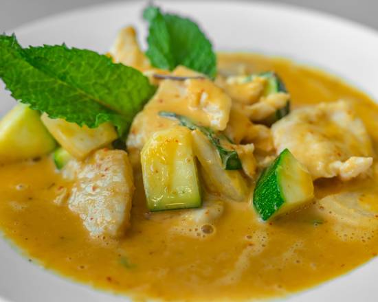 37. Chicken Red Curry (Kang Ped)
