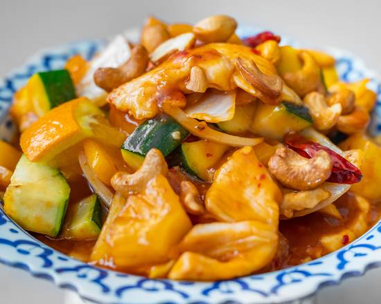 61. Chicken Cashew Nuts (Him Ma Paen)