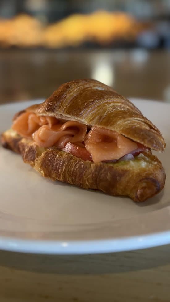 Croissant Saumon Guacamole