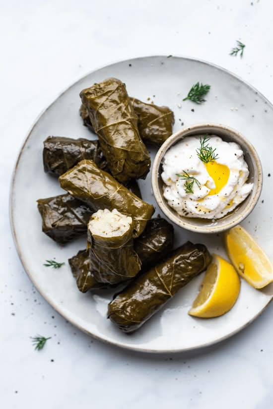 Dolmades (Feuilles de vignes) | Dolmas (Stuffed grape leaves)