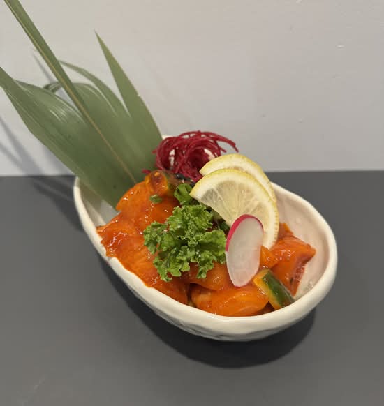 Spicy Salmon Sashimi (half)