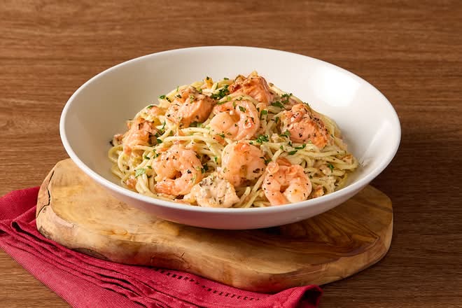 Spaghettis au saumon et aux crevettes