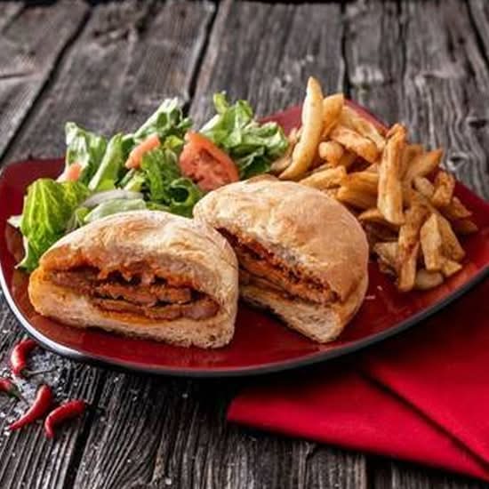 Assiette de sandwich bifana (escalope de porc) / Bifana Sandwich (Pork Cutlet) Plate