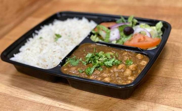 Combo Plate Channa Masala (Vegan) + Rice, Salad, and Naan or (Toasted Gluten free bread (2 pcs))