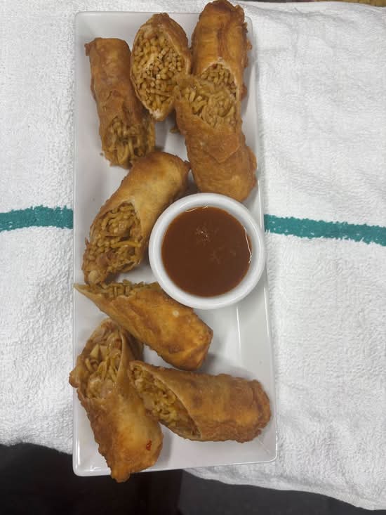 Veg Noodles Spring rolls ( 4pcs)