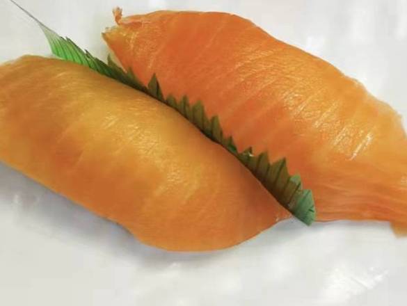 Smoked Salmon Sushi (2 pcs)