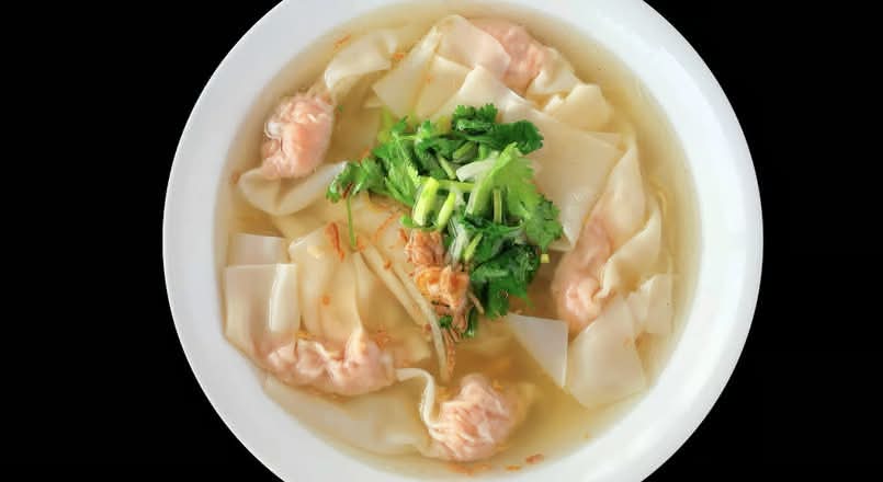 213. Wonton Egg Noodle Soup - Mi Hoanh Thanh