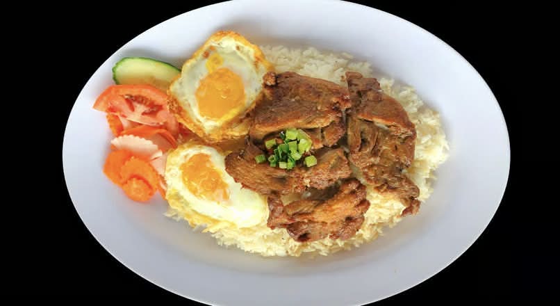 513. Chicken and Fried Egg on Steamed Rice - Com Ga, Trung Chien