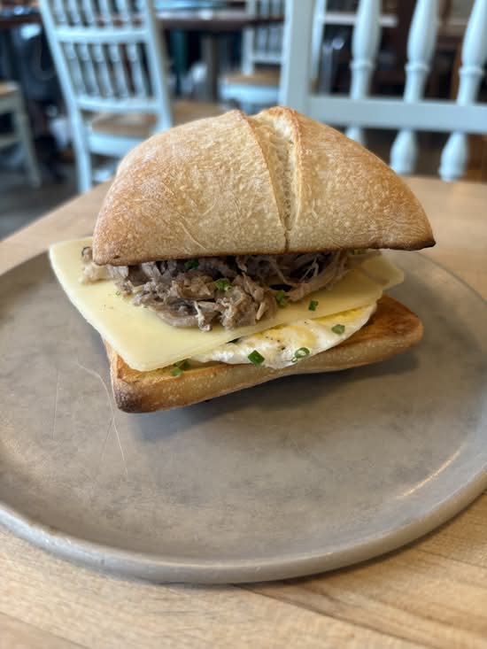 P'tit Réveil Canard / Duck confit Wake Up Sandwich