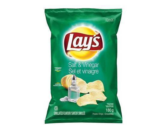 Lay's Salt & Vinegar Potato Chips (220g)