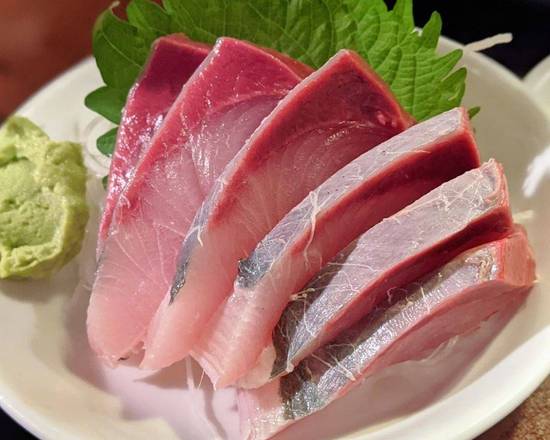 Hamachi Sashimi (5 pcs)