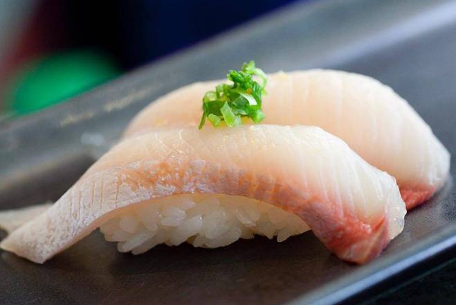 Hamachi Nigiri Sushi (2 pc)