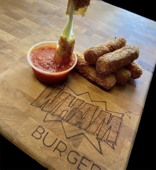 Mozzarella Sticks (6 pcs) w/ Marinara Sauce