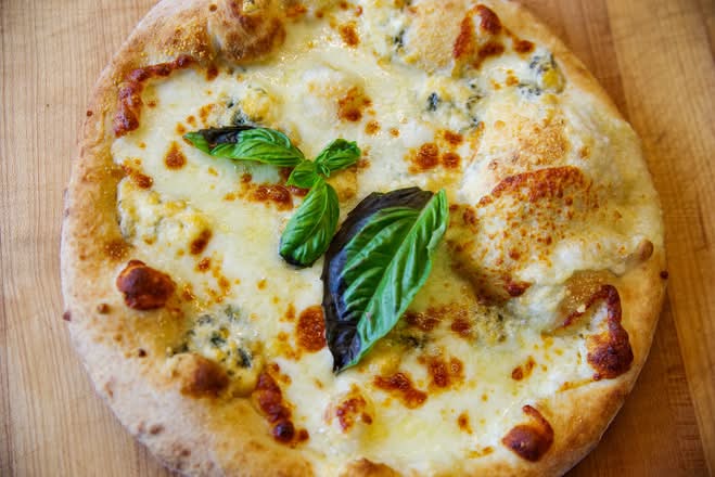 Quattro Formaggi Pizza
