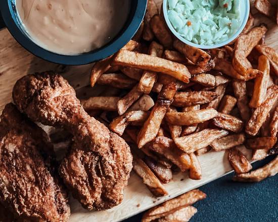 Assiette Poulet Frit (2)  avec sauce  gravy Courteau