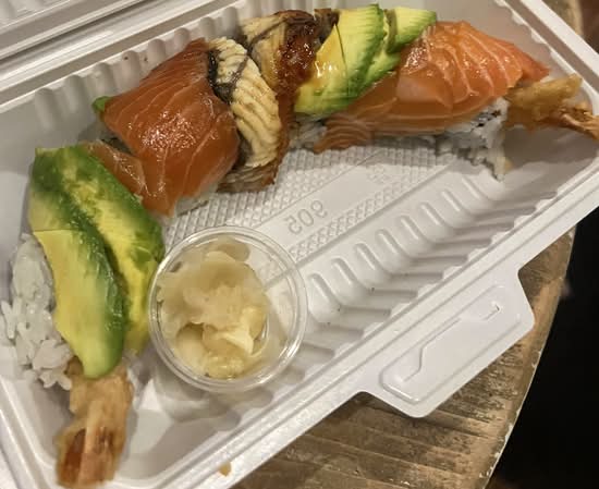 Dragon Roll (8-10 pcs)