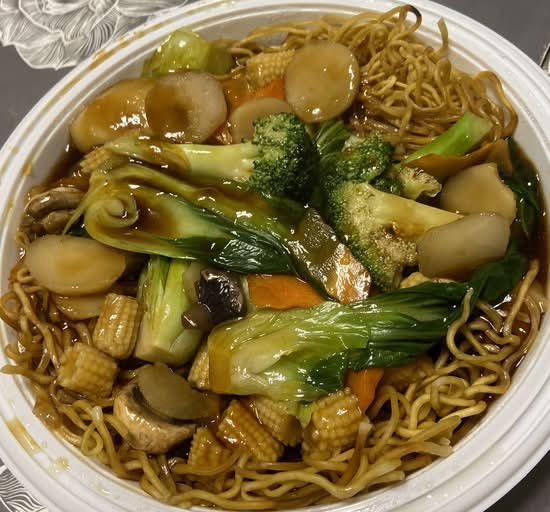105.Deluxe Mixed Vegetables Chow Mein (Pan Fried Noodle)