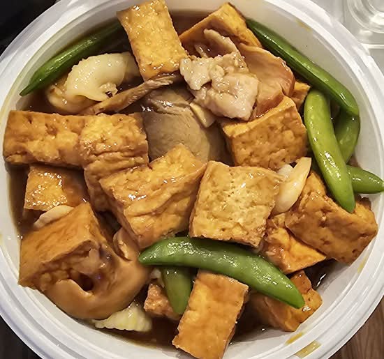 73.Fried Deluxe Tofu with Seafood and Meat