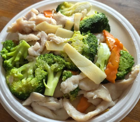103.Sliced Chicken and Broccoli Chow Mein