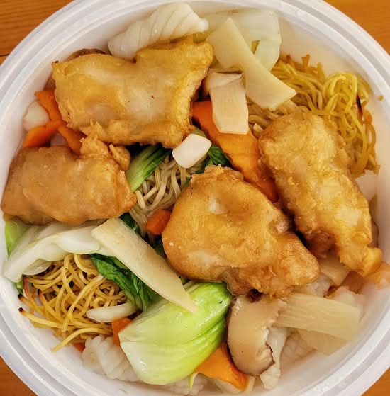 106.Seafood Chow Mein (Pan Fried Noodle)