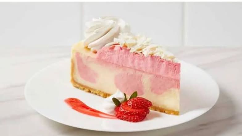 Eggless Strawberry Cheesecake Slice/Jar (Freshly Homemade)