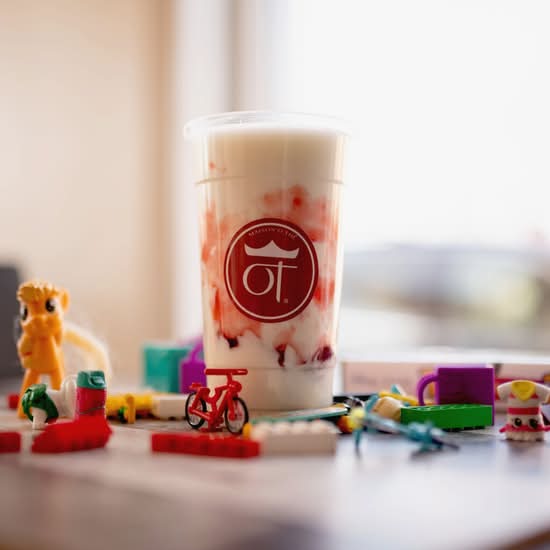 Strawberry Yogurt Milk / Yogourt fraise au lait