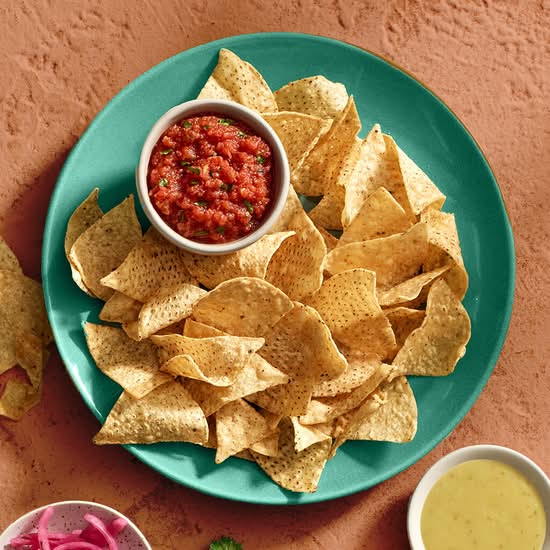 Croustilles de tortilla avec salsa / Tortilla Chips with Salsa