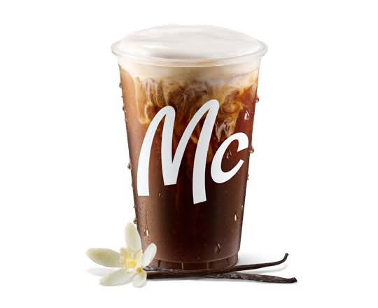 Café nuage glacé à la vanille française, format moyen [210.0 Cal]