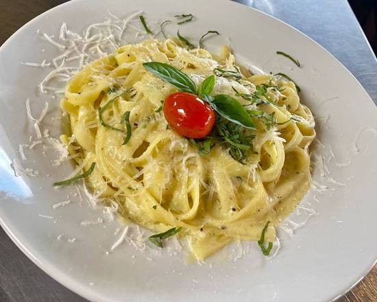 Choix de Pâte avec Sauce Alfredo / Choice of Pasta with Alfredo Sauce