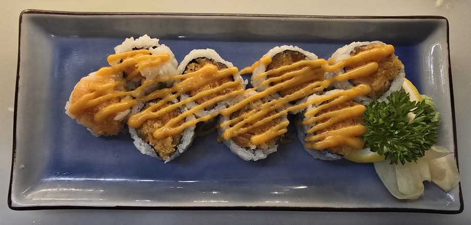 Spicy Salmon Maki  Roll (8 pcs)
