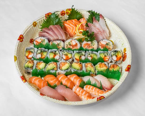 T13 Sushi Sashimi and Maki (43 pieces)
