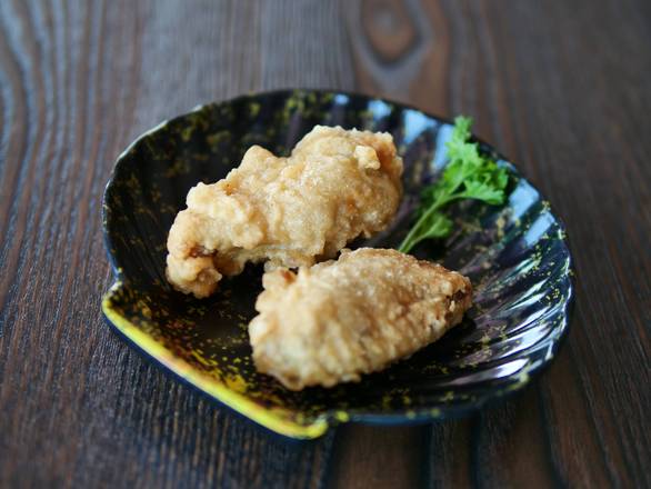E08. Ailes De Poulet Frites/Fried Chicken Wings (6 mcx)