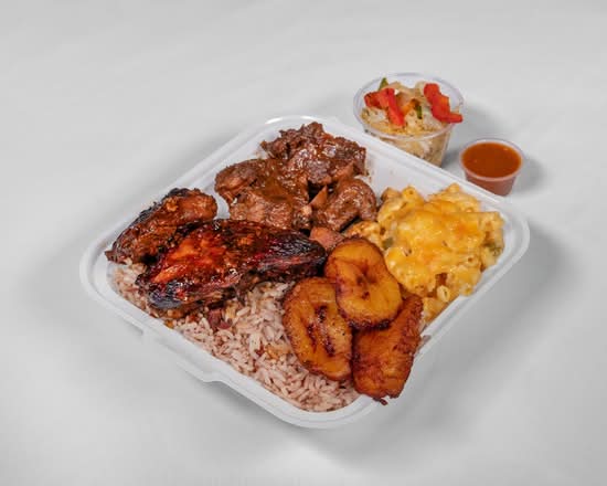Roywoods Sampler Platter: Oxtail, Chicken, Rice, Mac'n'Cheese & Plantain
