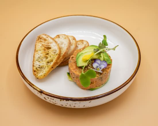 Tartare de saumon / Salmon Tartare
